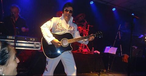 ELVIS NAO MORREU , FALEI COM ELE ONTEM