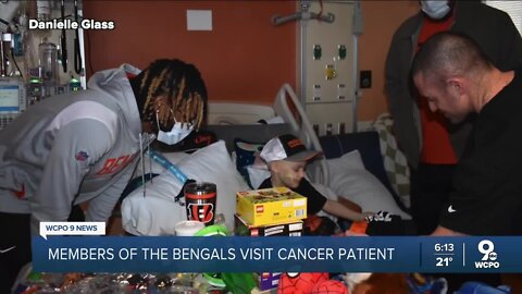 Bengals players visit cancer patient