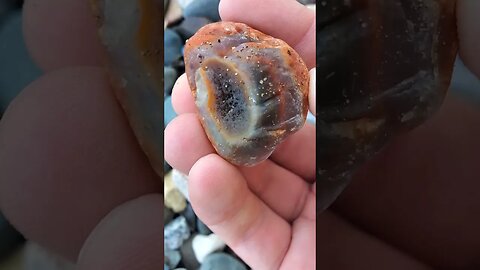 Finding an AMETHYST agate! (GEMSTONE) #shorts