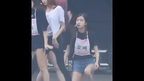 wHEN jISOO TELLS rOSÉ TO SKIP THE CHOREOGRAPHY #BLACKPINK