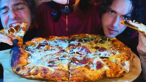 SPICY TRUFFLE HOT HONEY PIZZA * ASMR NO TALKING * | Nomnomsammieboy