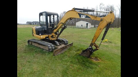 Caterpillar mini excavator hydraulic leaks pt. 1