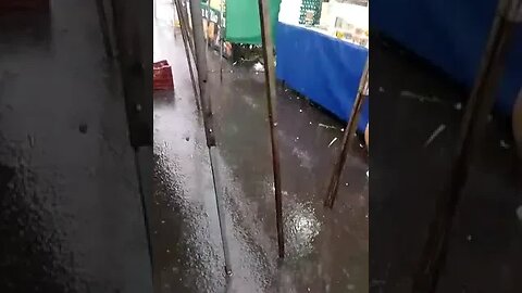 chuva na feira