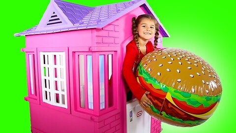 McDonalds Pretend Play House! Kid Selling Giant Hamburger Toy Food