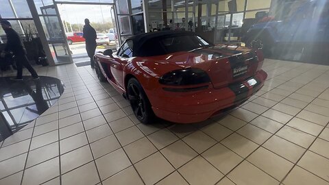 2005 Viper V10 : pulling out the showroom!!