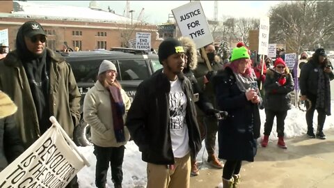 Dozens march to MPD headquarters in rally honoring Tyre Nichols