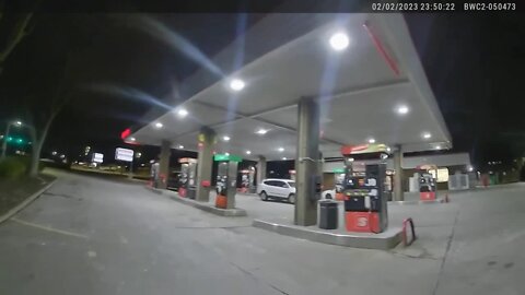 RAW: Body cam shows officer's encounter with man with long gun at gas station