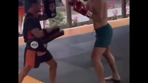 Khamzat Chimaev🐺 présent au Tiger Muay Thai