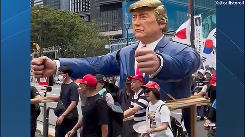 Pro-Trump Supporters March Giant Sized Figure Of The President Through Japan ‘Fight, Fight, Fight’