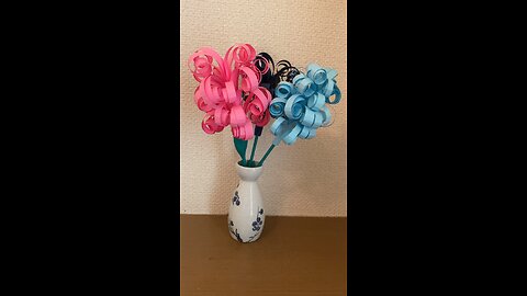 Paper vase ideas. Paper flowers make at home.