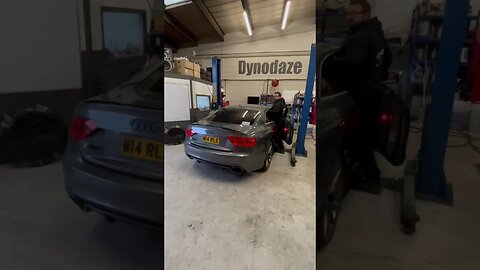 Audi RS5 V8 Noise!