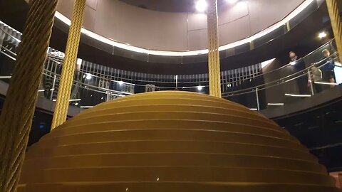 Taipei 101's massive damper with hydralics