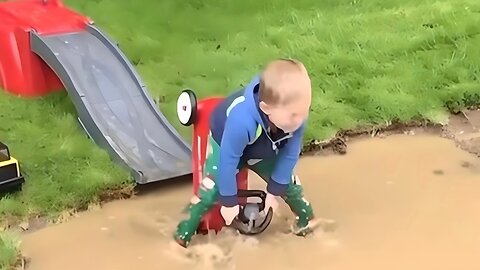 HE FALLS IN THE MUD | FUNNY FAILS | FAILS OF THE WEEK