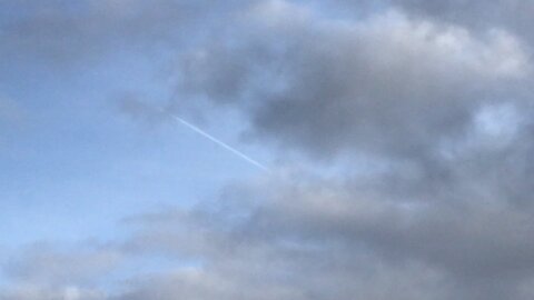 Planes, chemtrails ? Wales 3:46 09/02/2023