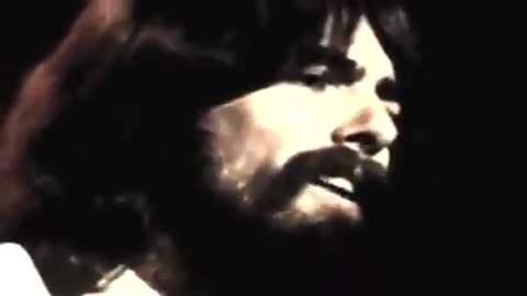 Ringo Star cantando uma música Religiosa