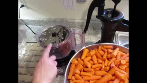 DEHYDRATING CARROTS shredded and diced. FILL YOUR PANTRY today. Make carrot cake or use on a salad🥕