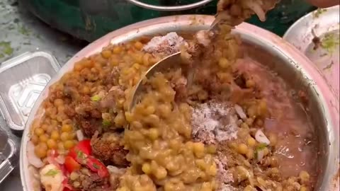 Overloaded Butter Wale Chole Kulche in India