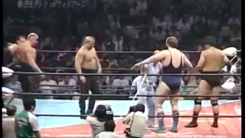 (1987.06.08) Road Warriors vs John Tenta (Earthquake) & Jumbo Tsuruta - AJPW