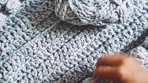 Popcorn Stitch vs. Bobble Stitch - How to Crochet with Bek Polder