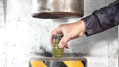 Hydraulic press VS Grenade 💥 Who Will Win ?🤯 #shorts #america #shortfeed