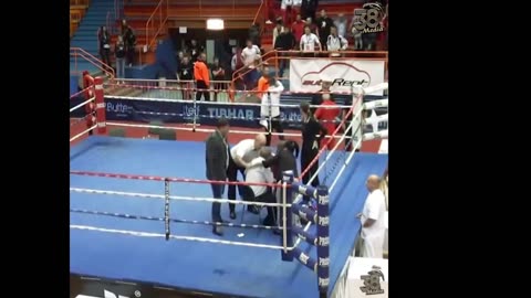 Boxer vs Coach 👊👊 Boxer brutally attacked Referee after being sentenced Losing the Fight 😥😥