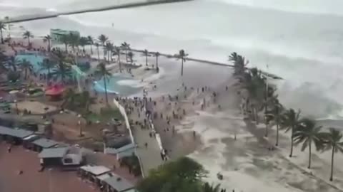 Mini tsunami waves are hitting Turkish resort beaches