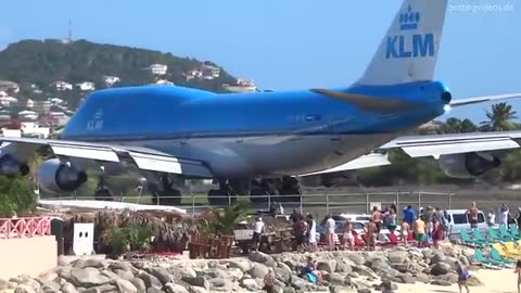 KLM 747 Extreme Jet Blast blowing People away at Maho Beach, St. Maarten - 2014-01-14