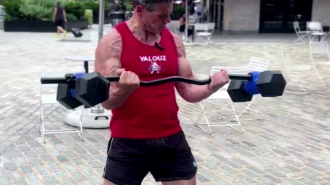 A New Way To Do #bicepcurls w/Dualbell #dumbbell Converters (Smart) & #personaltrainer Gennaro Ferra