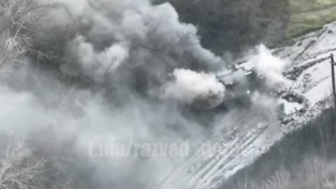 Ukrainian armored vehicle destroyed near Novoselovskoye in LNR