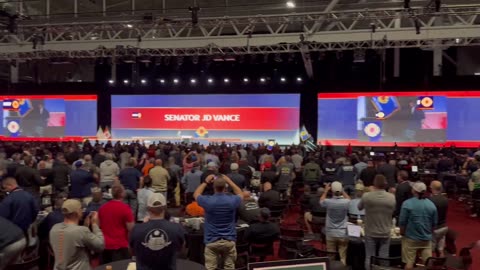 Massive round of applause JD Vance received in Boston from a firefighters group!