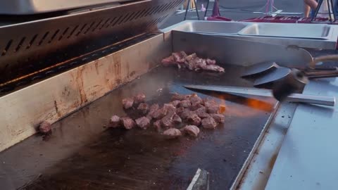 Amazing Steak Seared on Hot Iron Plate - Taiwan street food