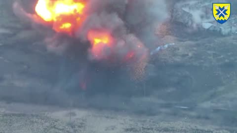 Huge Explosion As Ukrainian Artillery Blows Up Russian Soldiers In Building