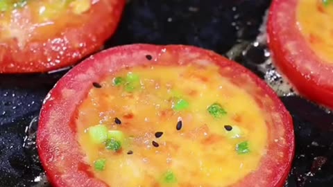 Tomatoes and steamed buns are a perfect match