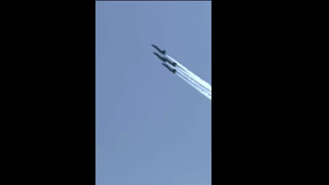 Insane Maneuvers Caught on Camera-Blue Angels Air Show.