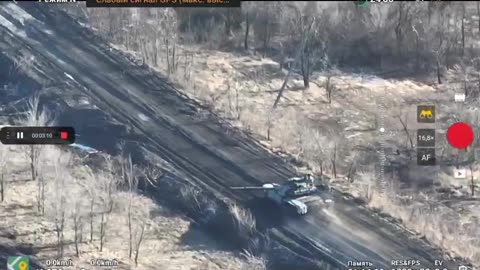 Russian T-90M tanks fight in Novoselovskoye.