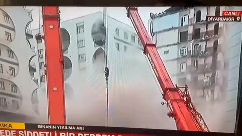 Building collapses on Live TV following earthquake in Turkey