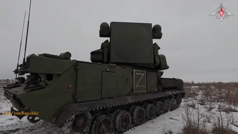 Watch moment Russian Tor-M2U ("Torus") locks it radar on enemy drone