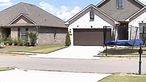 Watch: Trampoline Takes Flight in Strong Winds—Amazon’s “New Delivery System”? 🌪️😂