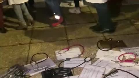 France doctors throw down their stethoscopes in protest of a failed health system.