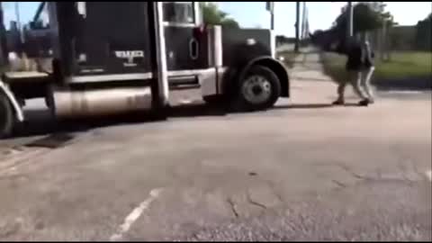 Vegan activists try to stop a truck 😂😂😂