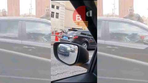 Conductor de VTC intenta atropellar a tres personas en Plaza de España