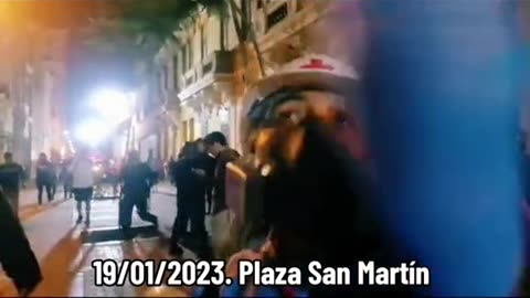 BOMBA LACRIMOGENA INCENDIARIA DE LA POLICIA CAUSA INCENDIO FALSA BANDERA PLANEADA