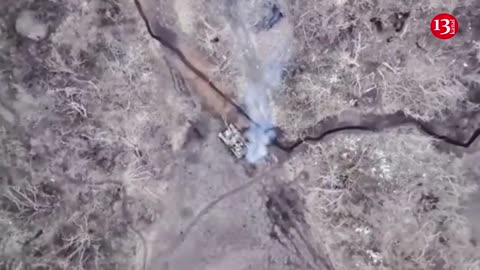 Russian tank trying to shoot Ukrainian soldiers targeted by drone