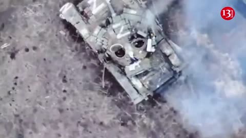 Russian tank trying to shoot Ukrainian soldiers targeted by drone