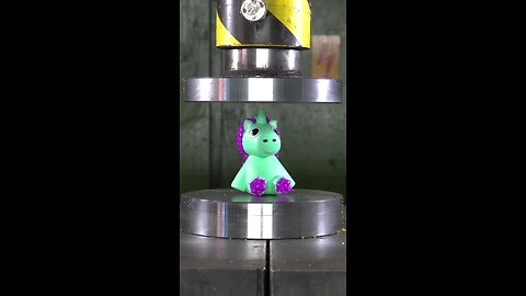 Crushing Golden Candy by hydraulic press 150 tons