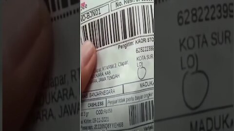 Jauh jauh ke gunung, kurir paket antar barang COD Rp153 perak isinya bikin merinding