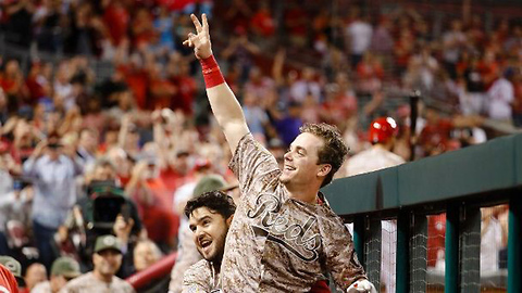 Scooter Gennett Makes HISTORY with 4 Home Runs in a Single Game!