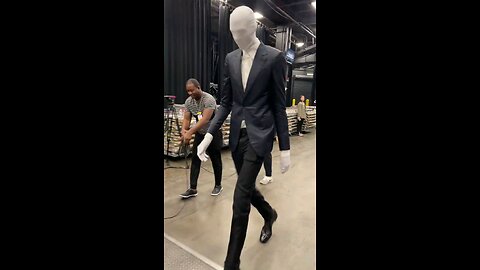 NBA Star Victor Wembanyama dressed up as Slenderman for Halloween. 🎃