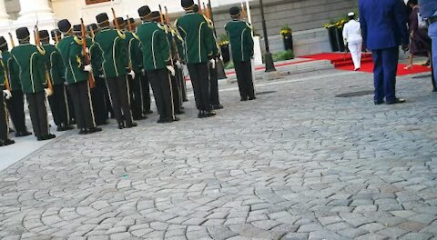 PHOTOS/VIDEO: President Cyril Ramaphosa arrives at Parliament for SONA (tYT)