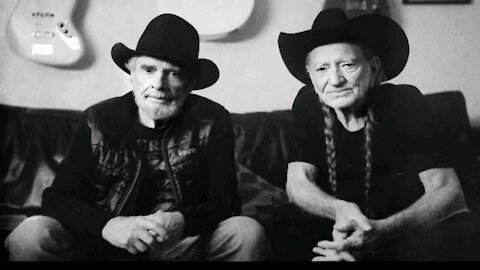 Willie Nelson and Family Coming to Saenger Theater November 16.